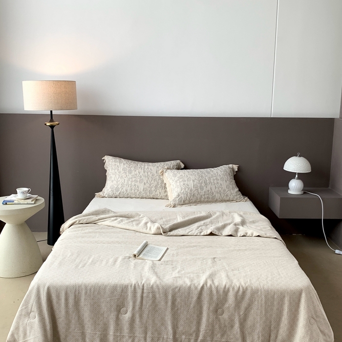 91家纺网 家纺一手货源 找家纺 凡客2025新款棉麻色织提花双层纱蚕丝棉夏被（镂空花边款） 洛克伊庄园