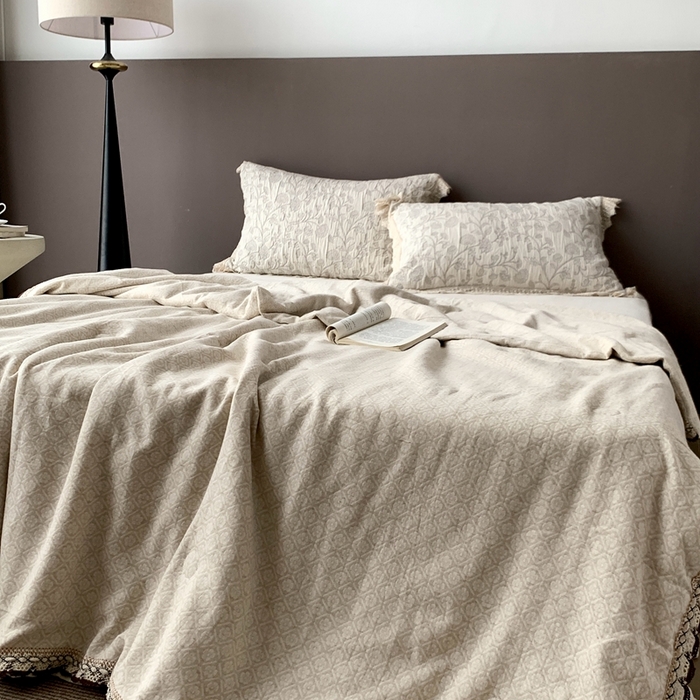 91家纺网 家纺一手货源 找家纺 凡客2025新款棉麻色织提花双层纱蚕丝棉夏被（镂空花边款） 洛克伊庄园