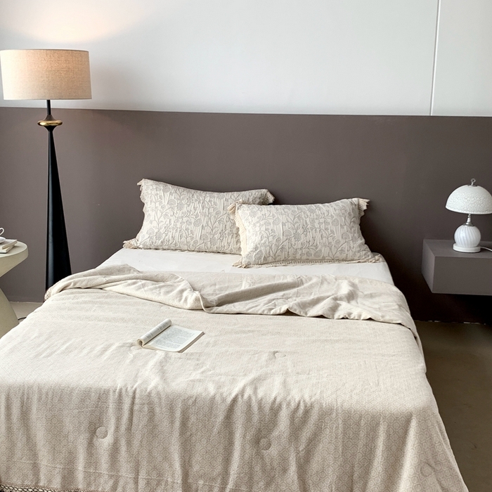 91家纺网 家纺一手货源 找家纺 凡客2025新款棉麻色织提花双层纱蚕丝棉夏被（镂空花边款） 洛克伊庄园