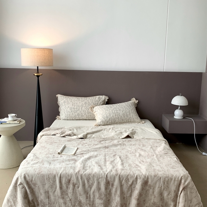 91家纺网 家纺一手货源 找家纺 凡客2025新款棉麻色织提花双层纱蚕丝棉夏被（镂空花边款） 忆江南-本色