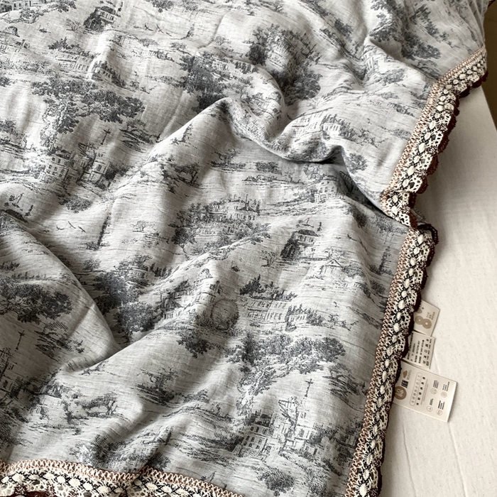 91家纺网 家纺一手货源 找家纺 凡客2025新款棉麻色织提花双层纱蚕丝棉夏被（镂空花边款） 忆江南-深色