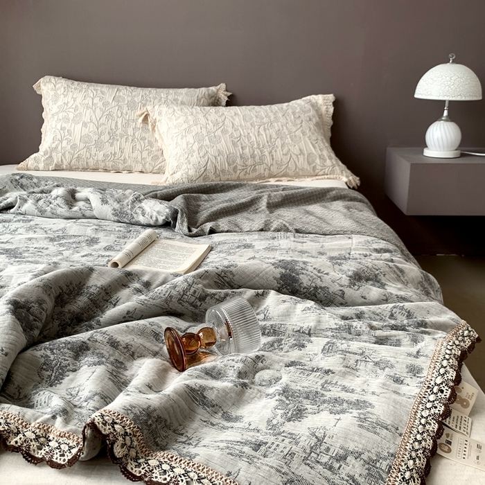 91家纺网 家纺一手货源 找家纺 凡客2025新款棉麻色织提花双层纱蚕丝棉夏被（镂空花边款） 忆江南-深色