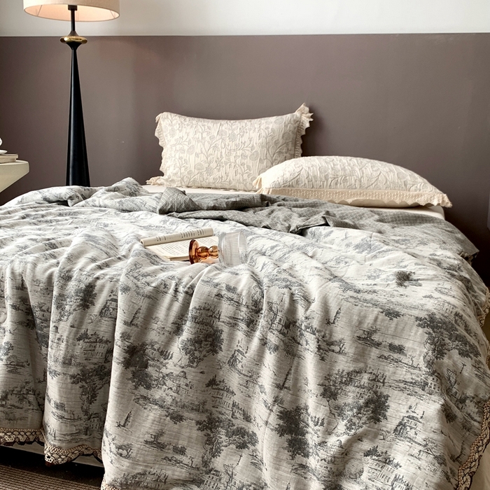 91家纺网 家纺一手货源 找家纺 凡客2025新款棉麻色织提花双层纱蚕丝棉夏被（镂空花边款） 忆江南-深色