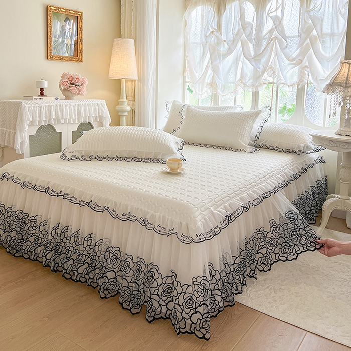 91家纺网 家纺一手货源 找家纺 2025新款凉感丝乳胶凉席床裙款夏被四件套-爱恋 白