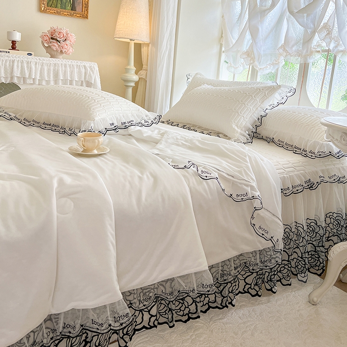 91家纺网 家纺一手货源 找家纺 2025新款凉感丝乳胶凉席床裙款夏被四件套-爱恋 白