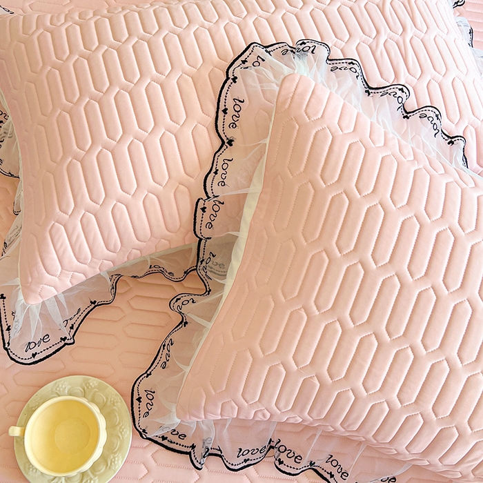 91家纺网 家纺一手货源 找家纺 2025新款凉感丝乳胶凉席床裙款夏被四件套-爱恋 粉