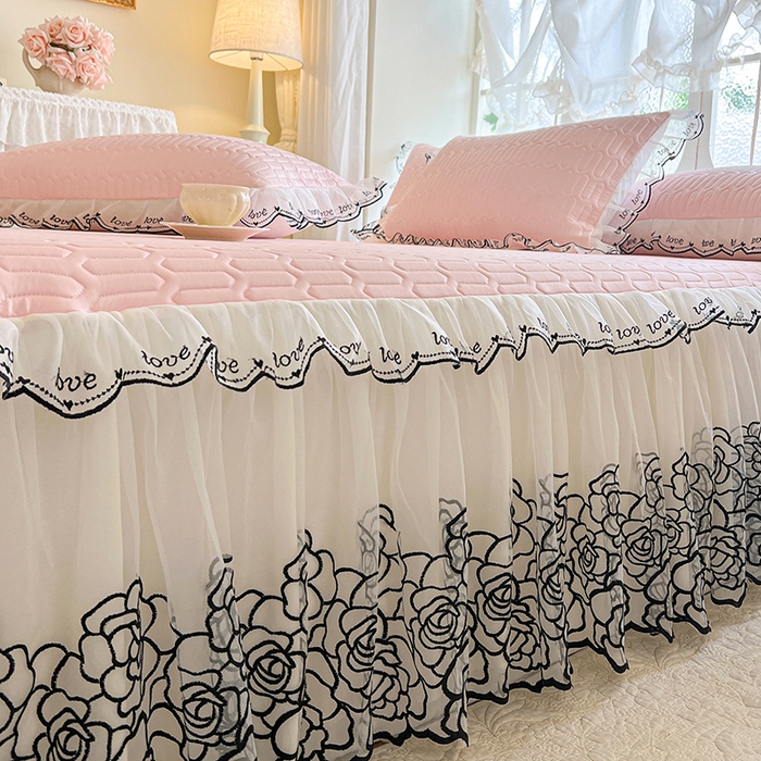 91家纺网 家纺一手货源 找家纺 2025新款凉感丝乳胶凉席床裙款夏被四件套-爱恋 粉