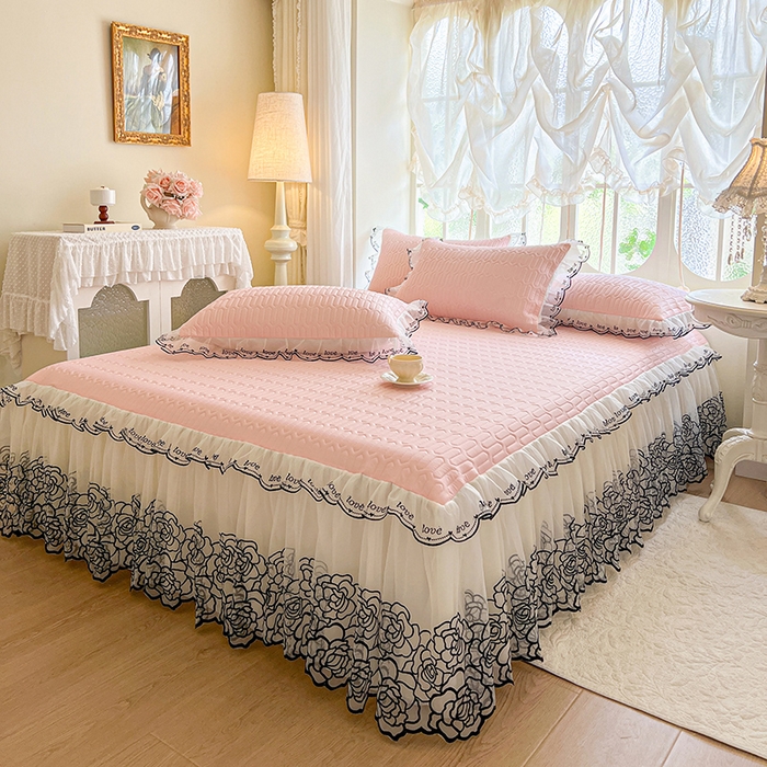 91家纺网 家纺一手货源 找家纺 2025新款凉感丝乳胶凉席床裙款夏被四件套-爱恋 粉