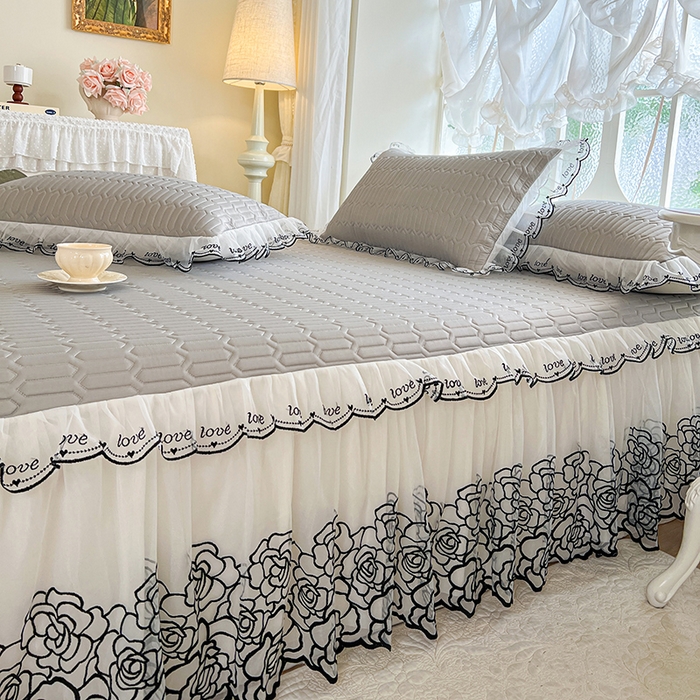 91家纺网 家纺一手货源 找家纺 2025新款凉感丝乳胶凉席床裙款夏被四件套-爱恋 灰