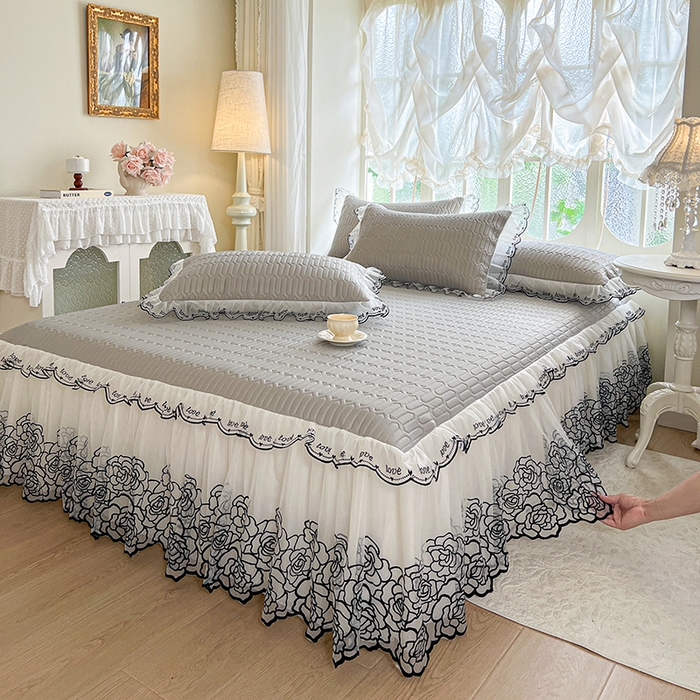 91家纺网 家纺一手货源 找家纺 2025新款凉感丝乳胶凉席床裙款夏被四件套-爱恋 灰