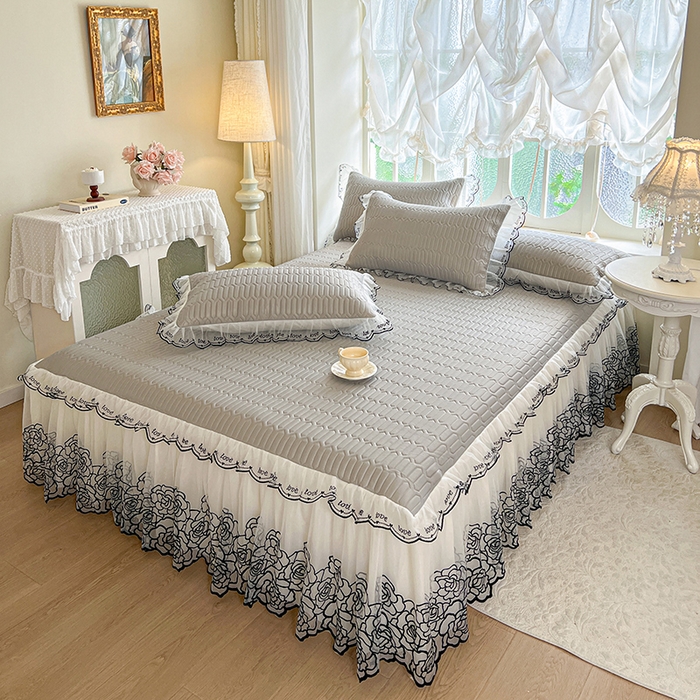 91家纺网 家纺一手货源 找家纺 2025新款凉感丝乳胶凉席床裙款夏被四件套-爱恋 灰