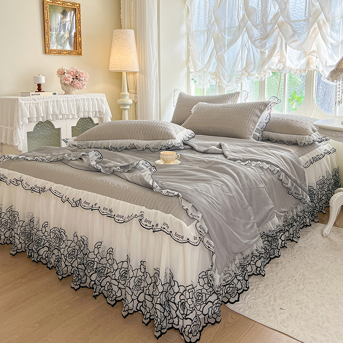 91家纺网 家纺一手货源 找家纺 2025新款凉感丝乳胶凉席床裙款夏被四件套-爱恋 灰