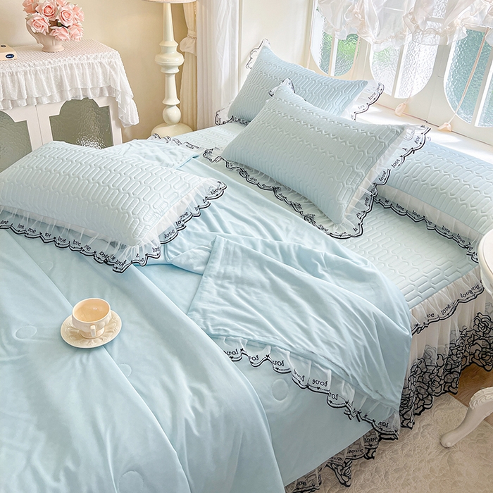 91家纺网 家纺一手货源 找家纺 2025新款凉感丝乳胶凉席床裙款夏被四件套-爱恋 蓝