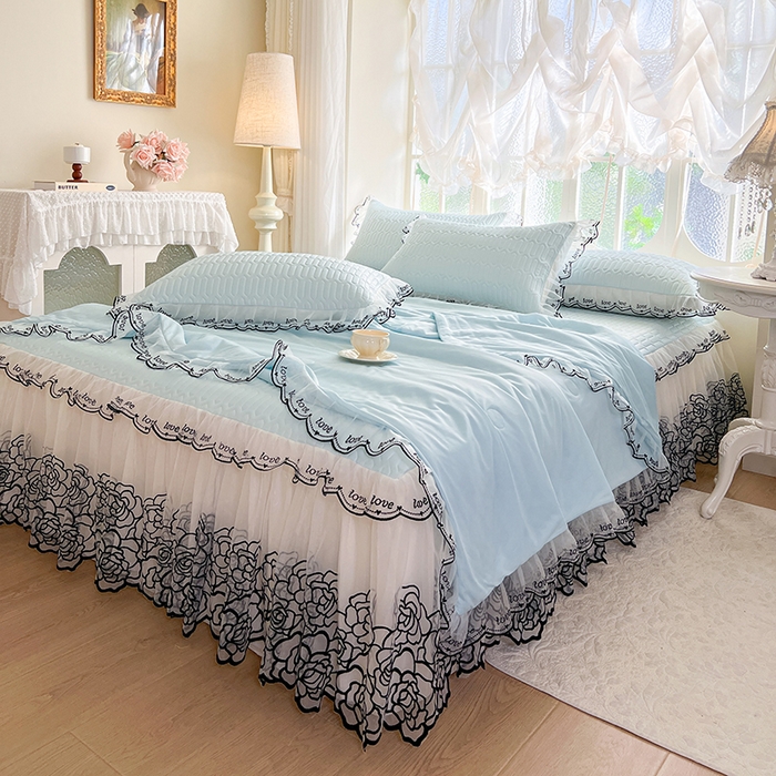 91家纺网 家纺一手货源 找家纺 2025新款凉感丝乳胶凉席床裙款夏被四件套-爱恋 蓝