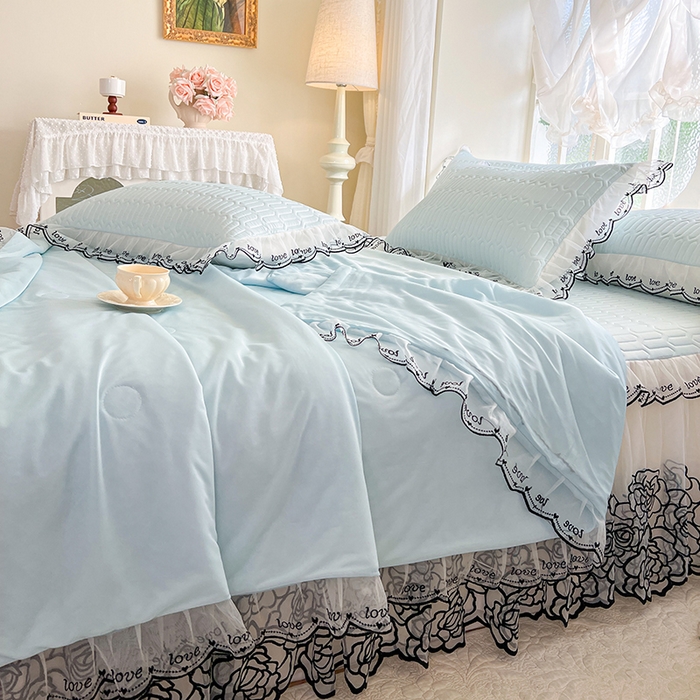 91家纺网 家纺一手货源 找家纺 2025新款凉感丝乳胶凉席床裙款夏被四件套-爱恋 蓝