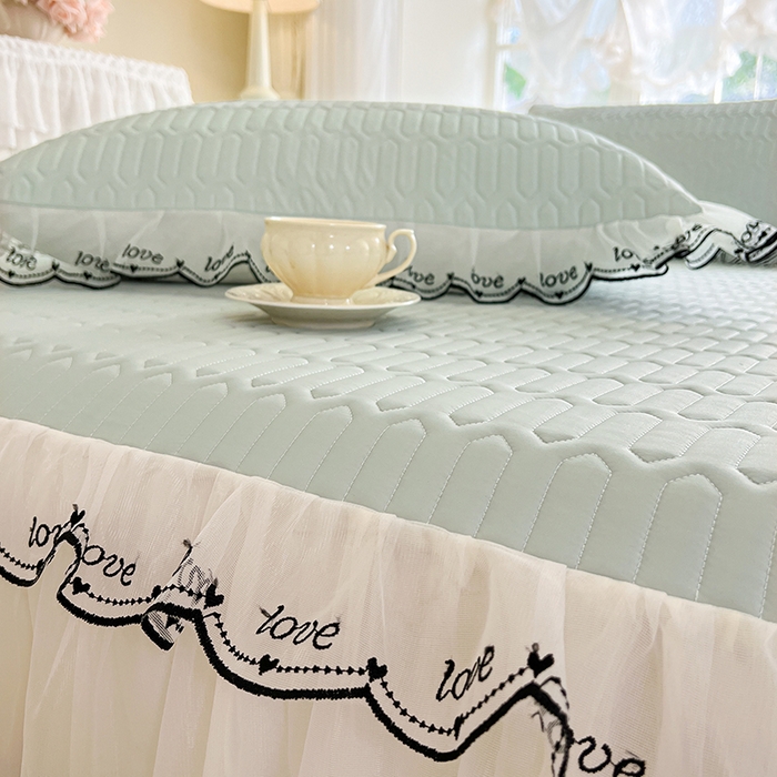 91家纺网 家纺一手货源 找家纺 2025新款凉感丝乳胶凉席床裙款夏被四件套-爱恋 绿