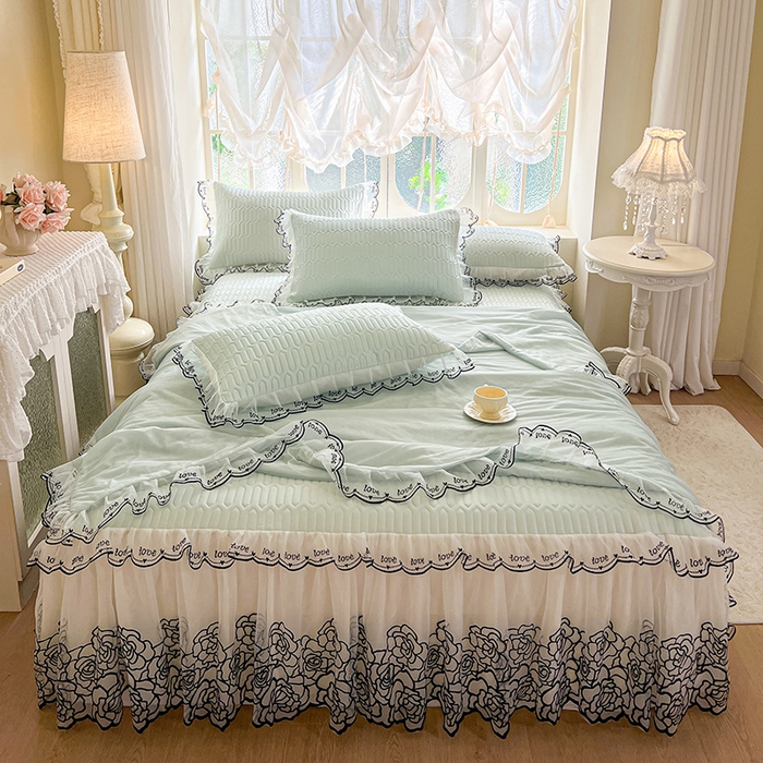 91家纺网 家纺一手货源 找家纺 2025新款凉感丝乳胶凉席床裙款夏被四件套-爱恋 绿