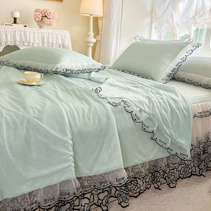 91家纺网 家纺一手货源 找家纺 2025新款凉感丝乳胶凉席床裙款夏被四件套-爱恋 绿
