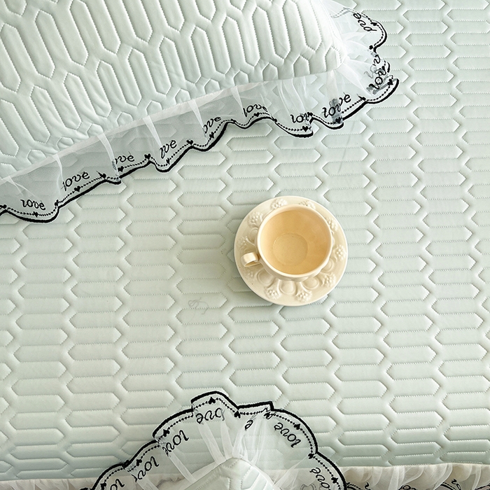 91家纺网 家纺一手货源 找家纺 2025新款凉感丝乳胶凉席床裙款夏被四件套-爱恋 绿