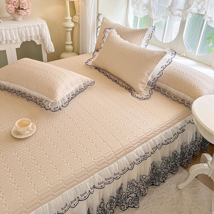 91家纺网 家纺一手货源 找家纺 2025新款凉感丝乳胶凉席床裙款夏被四件套-爱恋 驼