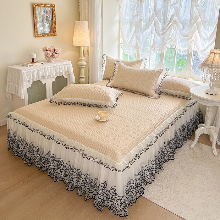 91家纺网 家纺一手货源 找家纺 2025新款凉感丝乳胶凉席床裙款夏被四件套-爱恋 驼