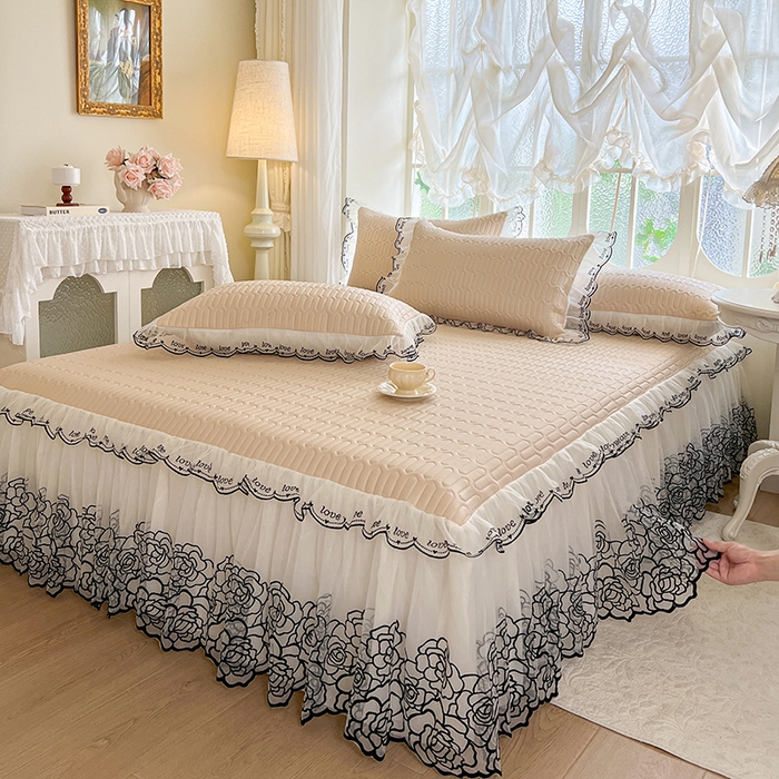 91家纺网 家纺一手货源 找家纺 2025新款凉感丝乳胶凉席床裙款夏被四件套-爱恋 驼