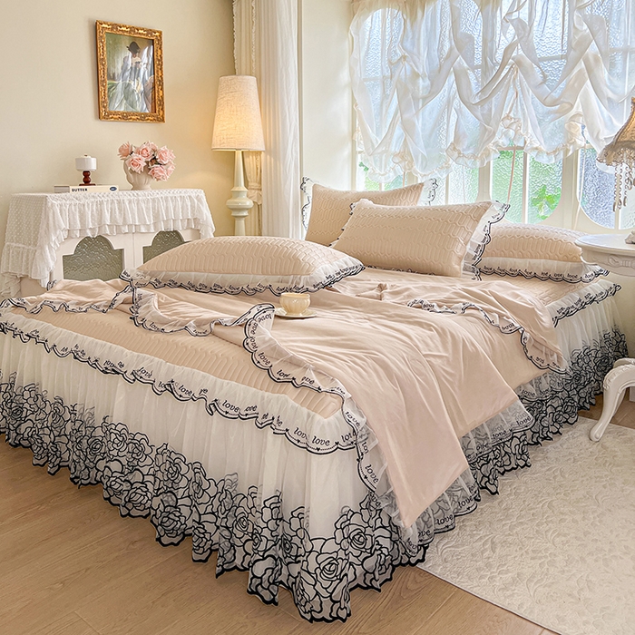 91家纺网 家纺一手货源 找家纺 2025新款凉感丝乳胶凉席床裙款夏被四件套-爱恋 驼