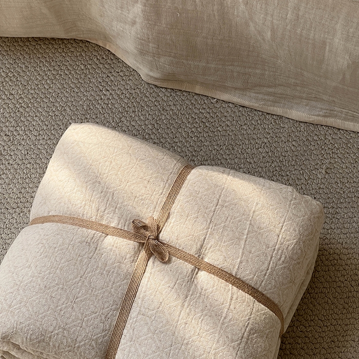 91家纺网 家纺一手货源 找家纺 鸿羽樱2025新款新款棉麻色织提花双层纱简单款四件套 铃兰浅