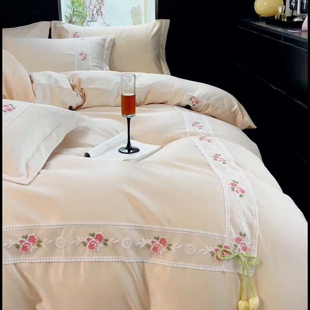 91家纺网 家纺一手货源 找家纺 庭笙 2025新款轻奢少女小香风提花四件套 星云浅咖