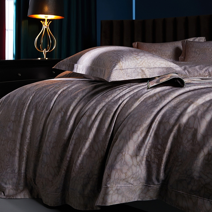 91家纺网 家纺一手货源 找家纺 缔缦 2025新款定织八枚锻s140数码印花系列四件套 琉璃