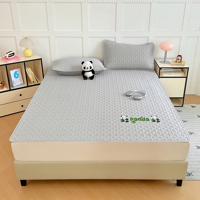 91家纺网 家纺一手货源 找家纺 缦纱 2025新款凉感丝加厚凉席夏季冰丝凉席 浅灰