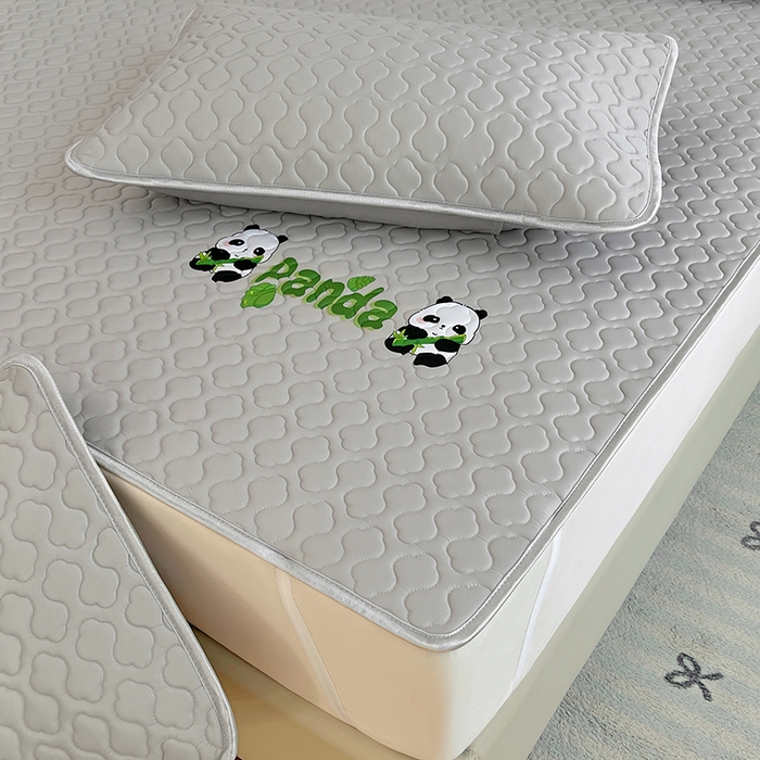 91家纺网 家纺一手货源 找家纺 缦纱 2025新款凉感丝加厚凉席夏季冰丝凉席 浅灰