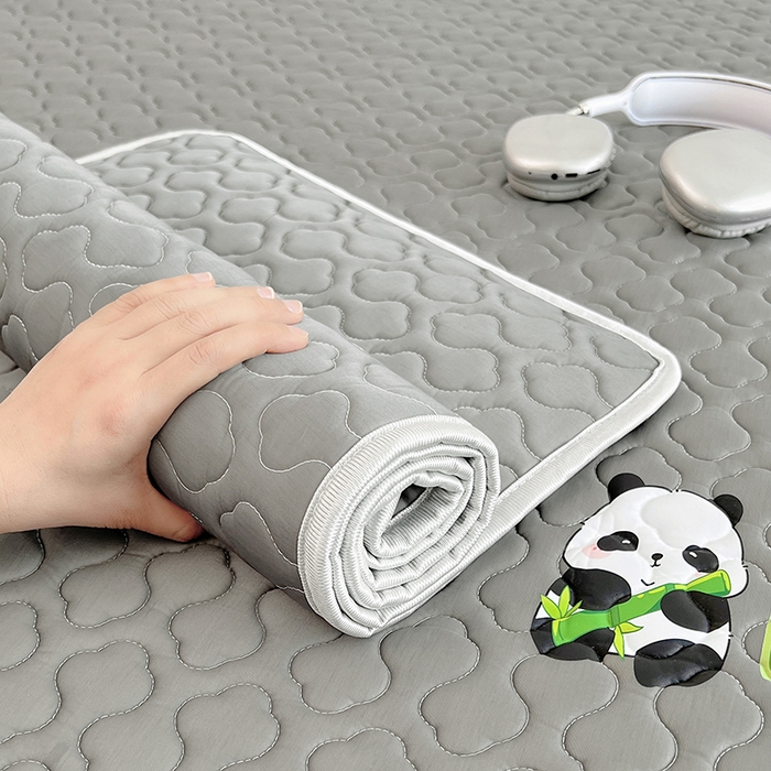 91家纺网 家纺一手货源 找家纺 缦纱 2025新款凉感丝加厚凉席夏季冰丝凉席 浅灰