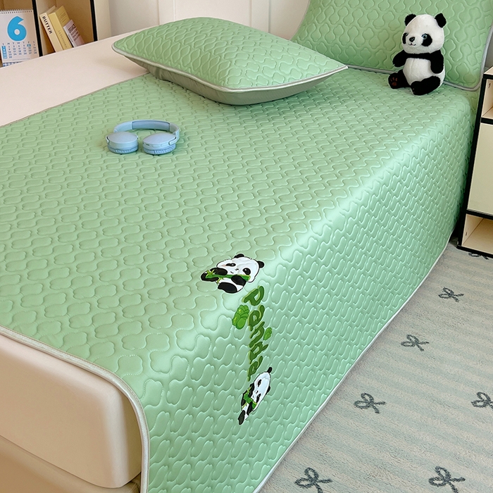 91家纺网 家纺一手货源 找家纺 缦纱 2025新款凉感丝加厚凉席夏季冰丝凉席 豆绿