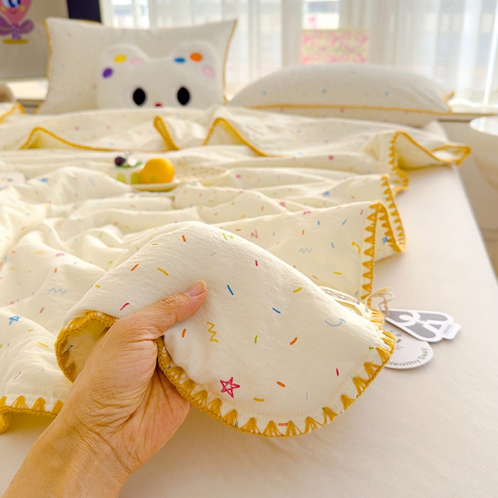 91家纺网 家纺一手货源 找家纺 星巴k家纺 2025新款贝壳绣三角针花边工艺款贝壳边夏被夏凉被空调被四件套【可提供买家秀】 蜡笔画