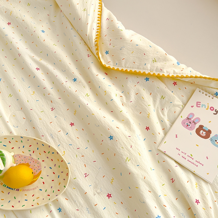 91家纺网 家纺一手货源 找家纺 星巴k家纺 2025新款贝壳绣三角针花边工艺款贝壳边夏被夏凉被空调被四件套【可提供买家秀】 蜡笔画