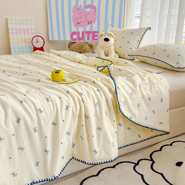 91家纺网 家纺一手货源 找家纺 星巴k家纺 2025新款贝壳绣三角针花边工艺款贝壳边夏被夏凉被空调被四件套【可提供买家秀】 蓝色蝴蝶结