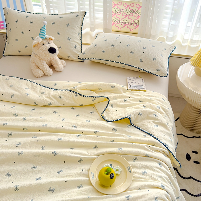 91家纺网 家纺一手货源 找家纺 星巴k家纺 2025新款贝壳绣三角针花边工艺款贝壳边夏被夏凉被空调被四件套【可提供买家秀】 蓝色蝴蝶结