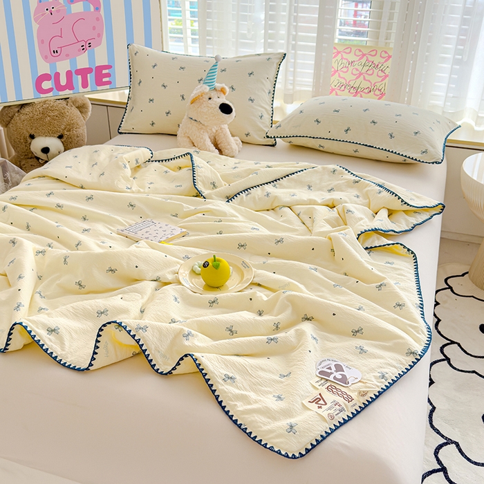 91家纺网 家纺一手货源 找家纺 星巴k家纺 2025新款贝壳绣三角针花边工艺款贝壳边夏被夏凉被空调被四件套【可提供买家秀】 蓝色蝴蝶结