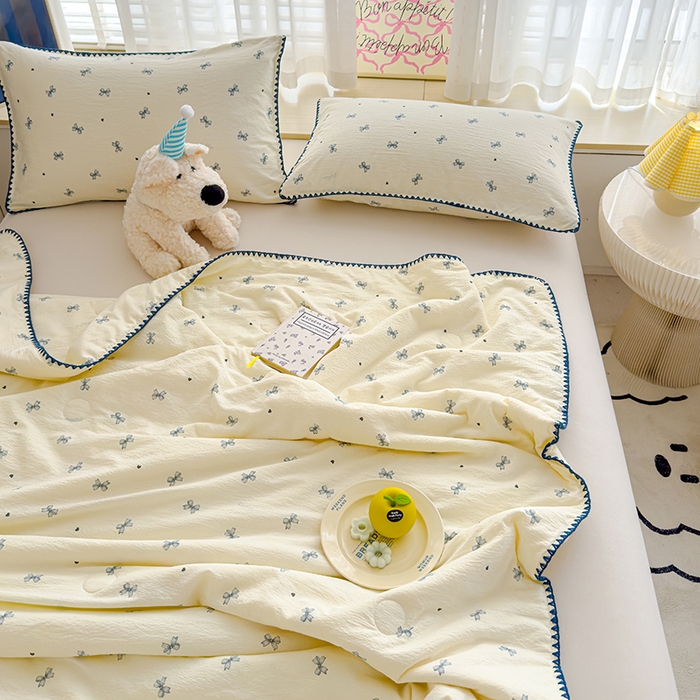 91家纺网 家纺一手货源 找家纺 星巴k家纺 2025新款贝壳绣三角针花边工艺款贝壳边夏被夏凉被空调被四件套【可提供买家秀】 蓝色蝴蝶结