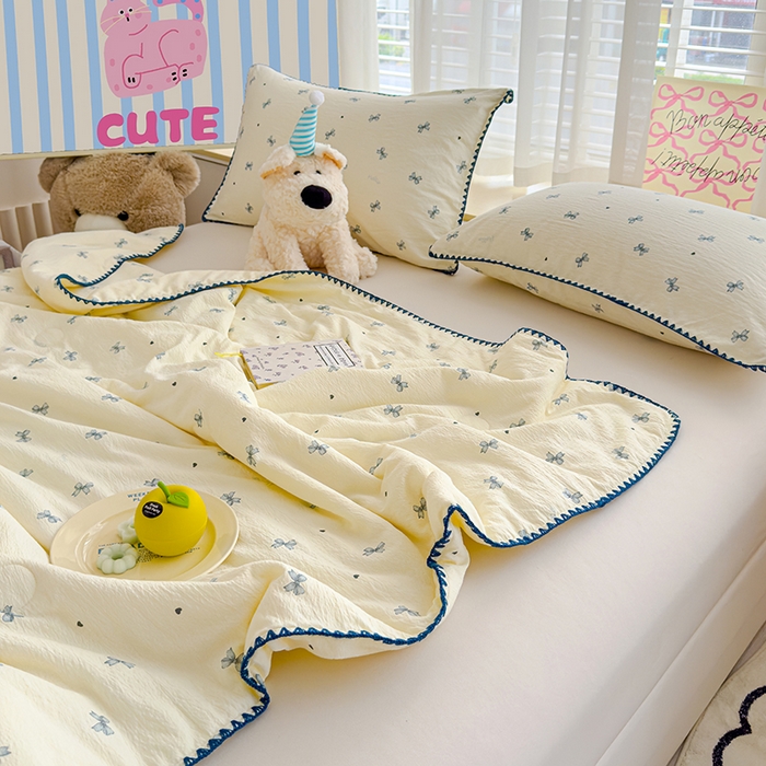 91家纺网 家纺一手货源 找家纺 星巴k家纺 2025新款贝壳绣三角针花边工艺款贝壳边夏被夏凉被空调被四件套【可提供买家秀】 蓝色蝴蝶结