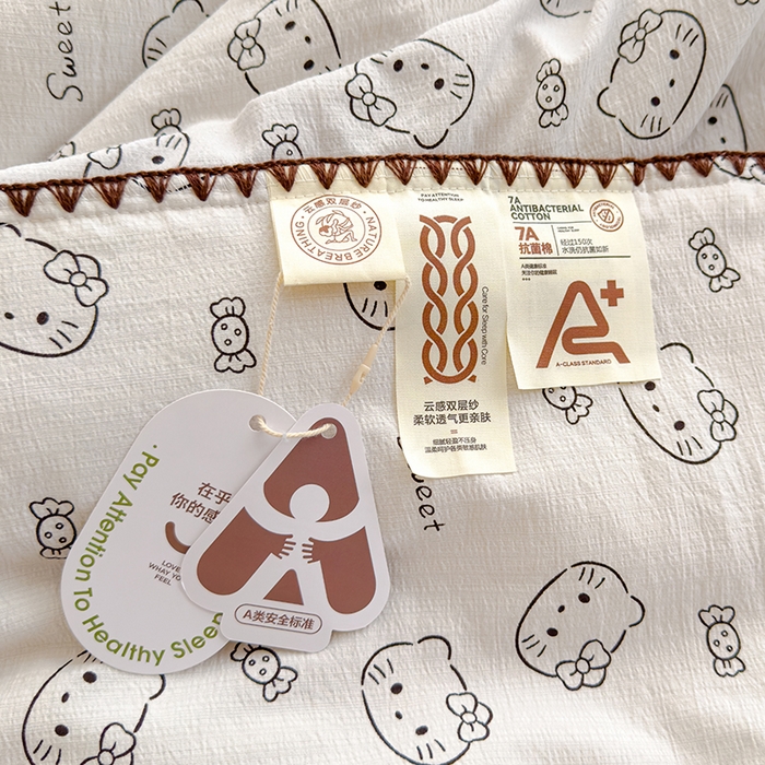 91家纺网 家纺一手货源 找家纺 星巴k家纺 2025新款贝壳绣三角针花边工艺款贝壳边夏被夏凉被空调被四件套【可提供买家秀】 猫咪恋人