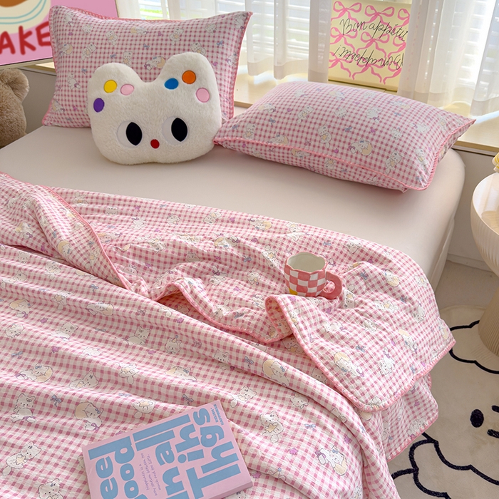 91家纺网 家纺一手货源 找家纺 星巴k家纺 2025新款贝壳绣三角针花边工艺款贝壳边夏被夏凉被空调被四件套【可提供买家秀】 猫咪晚宴