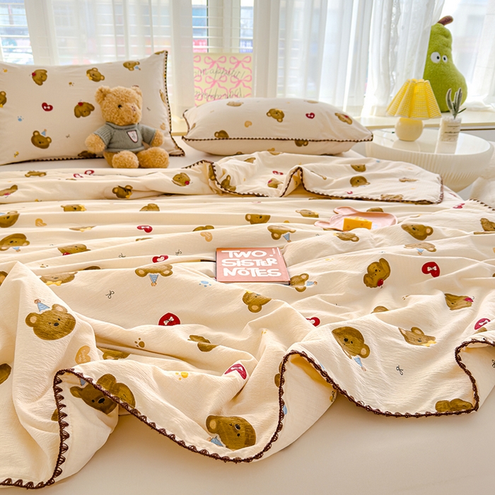 91家纺网 家纺一手货源 找家纺 星巴k家纺 2025新款贝壳绣三角针花边工艺款贝壳边夏被夏凉被空调被四件套【可提供买家秀】 樱桃小熊