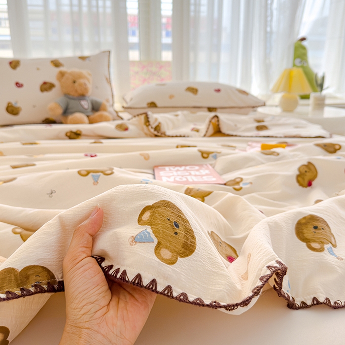 91家纺网 家纺一手货源 找家纺 星巴k家纺 2025新款贝壳绣三角针花边工艺款贝壳边夏被夏凉被空调被四件套【可提供买家秀】 樱桃小熊