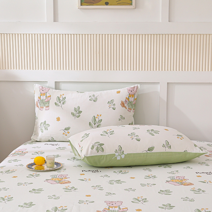 91家纺网 家纺一手货源 找家纺 宇彬家纺 2025直播新款13070全棉纯棉印花双人单床单枕套三件套喷气小清新简约学生被单 米粒熊