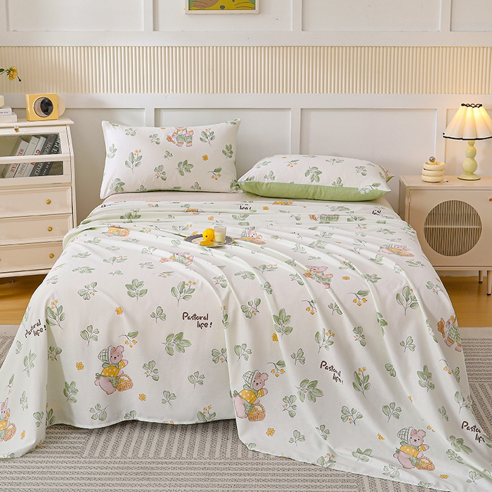 91家纺网 家纺一手货源 找家纺 宇彬家纺 2025直播新款13070全棉纯棉印花双人单床单枕套三件套喷气小清新简约学生被单 米粒熊