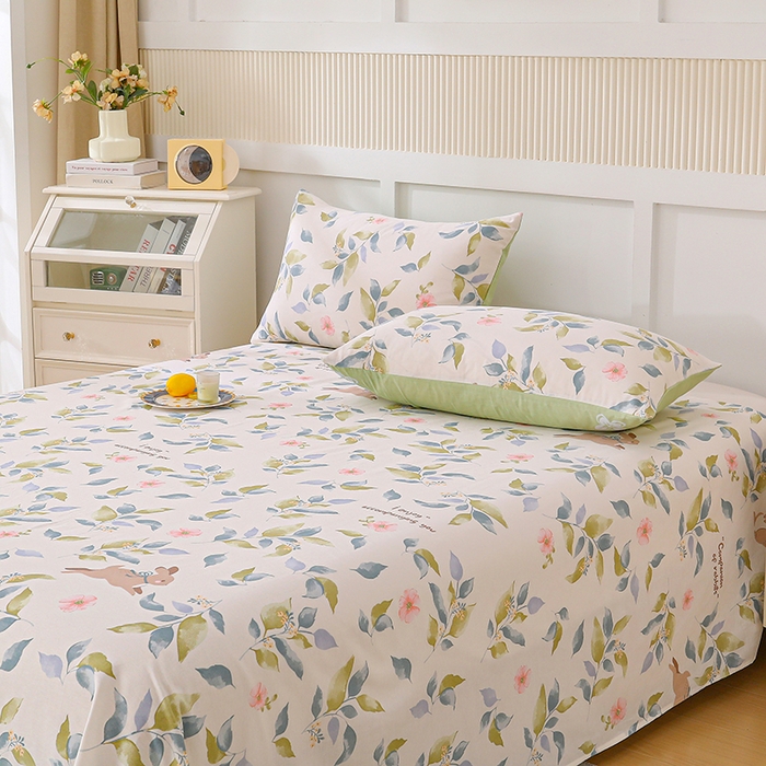 91家纺网 家纺一手货源 找家纺 宇彬家纺 2025直播新款13070全棉纯棉印花双人单床单枕套三件套喷气小清新简约学生被单 秘境（新）