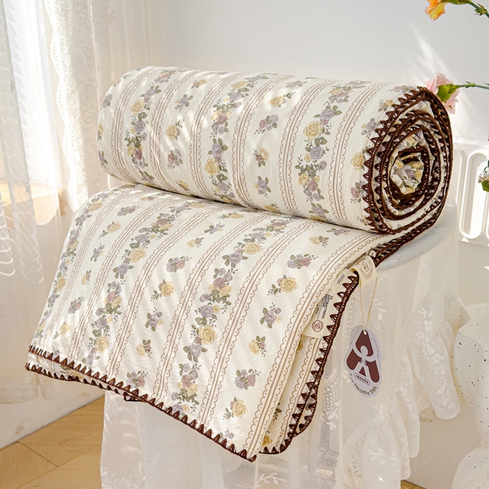 91家纺网 家纺一手货源 找家纺 （总）星巴k家纺 2025新款贝壳绣三角针花边工艺款贝壳边夏被夏凉被空调被四件套【可提供买家秀】