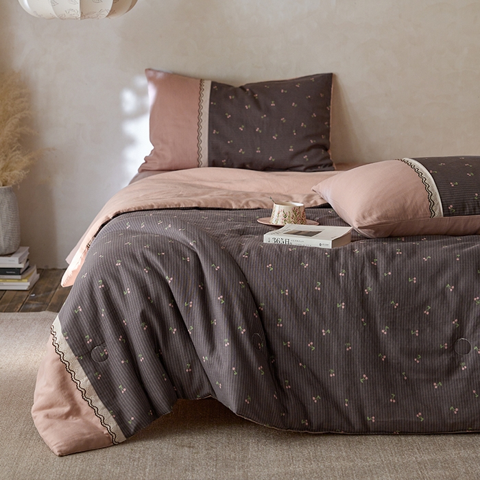 91家纺网 家纺一手货源 找家纺 安莱生活 2025新款全棉纯棉双层纱复古花边款夏被夏凉被空调被四件套 初语